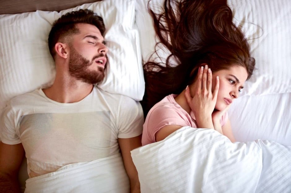 difference between snoring and sleep apnea symptoms